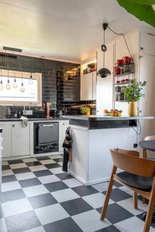 Стиль ретро оказался очень удачным для этого дома. 01