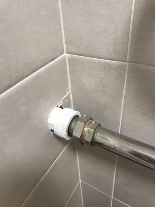 Ребята, посоветуйте, пожалуйста, как можно обыграть данное недоразумение? 03