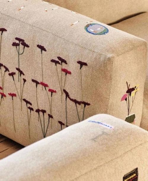 Дизайнерское украшение дивана. 03