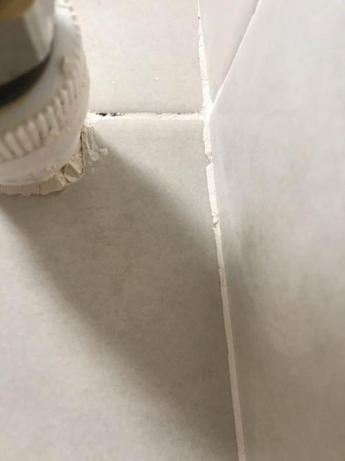 Ребята, посоветуйте, пожалуйста, как можно обыграть данное недоразумение? 01