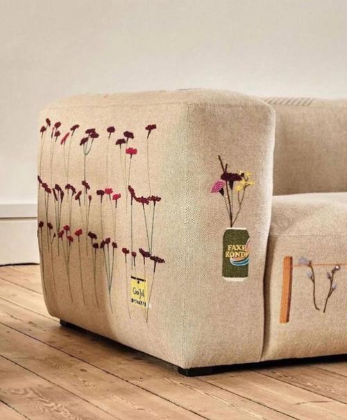 Дизайнерское украшение дивана. 02
