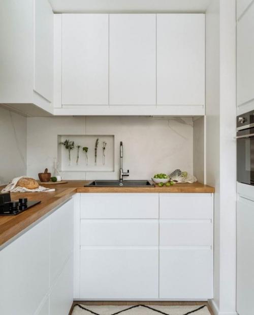 Это была однушка с типичной планировкой, площадью 33 м 2. 02