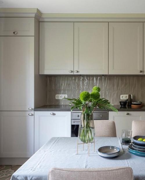 Яркий, необычный интерьер.
