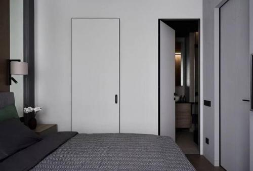 Просторная квартира со сдержанным интерьером для большой семьи. 07