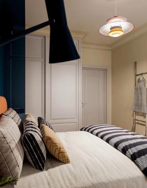 Оформленная спальная комната интересно. 03