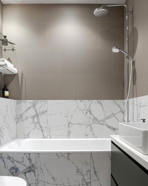 В проекте этой квартиры светло-серые и голубые оттенки преобладают. 07