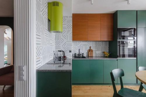 Вот такой интерьер получился в квартире, которая расположена в обычной панельке. 01