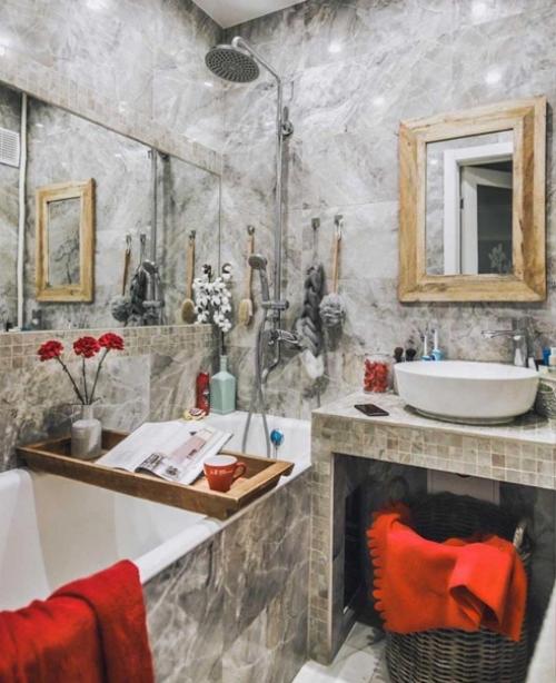 Несколько красных акцентов. 01