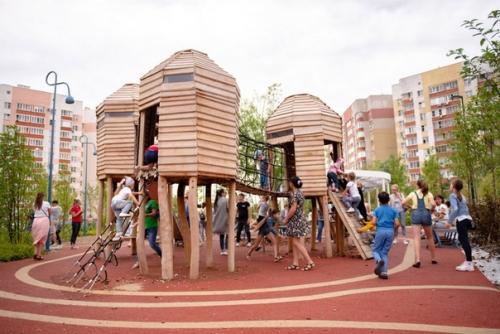 Бульвар белые цветы в Казани. 05