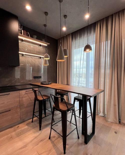 Просторная кухня. Очень стильный и современный вид имеет. 04