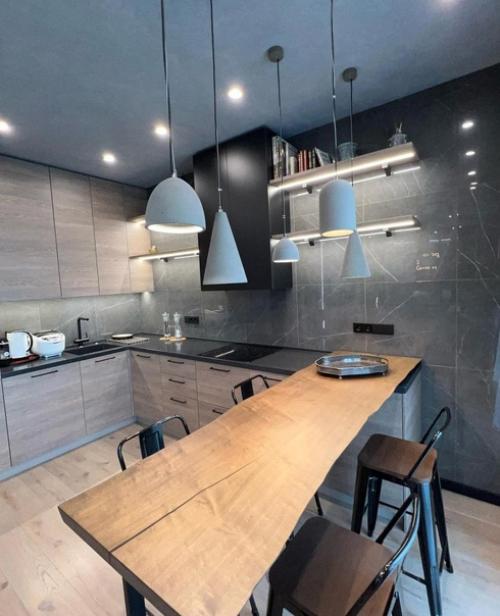 Просторная кухня. Очень стильный и современный вид имеет. 02