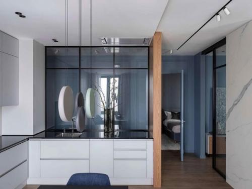 Интерьер очень простой, но красивый и функциональный. 06