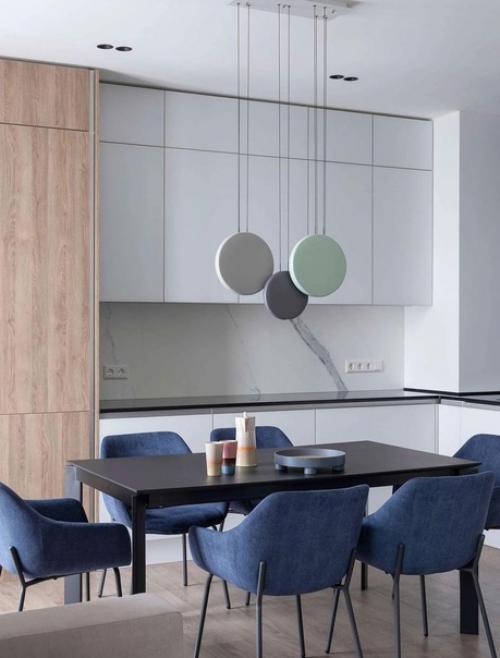 Интерьер очень простой, но красивый и функциональный. 07