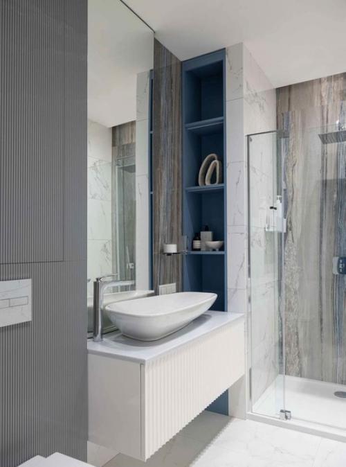 Интерьер очень простой, но красивый и функциональный.