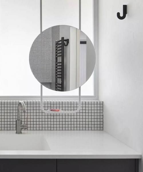 А это пространство было оформлено для двоих -. 01