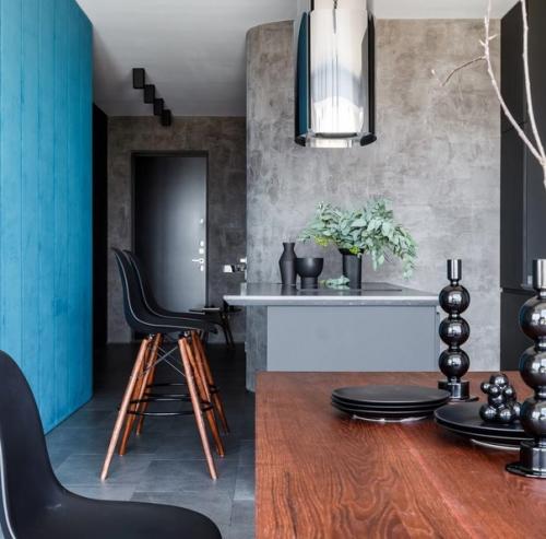 Интерьер квартиры сделан в холодных тонах. 02