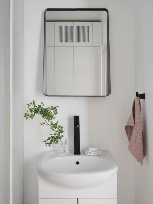 Белоснежная студия с розовым настроением. 06