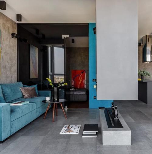 Интерьер квартиры сделан в холодных тонах. 03