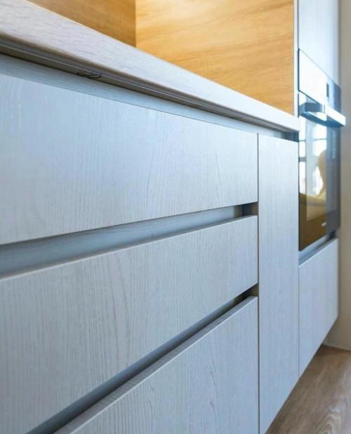 Для оформления этой кухни выбрали весьма интересный цвет -. 02