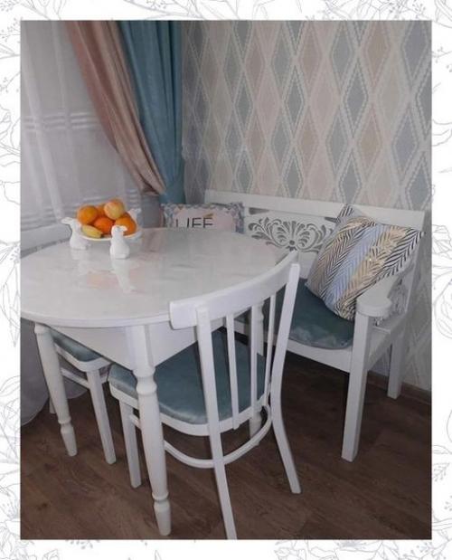 Смотрите, как симпатично смотрится маленькая кухня оформленная в белом цвете. 01