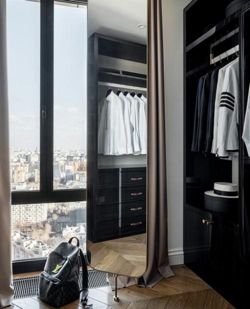 Площадь этой квартиры составляет 90 м 2. 06