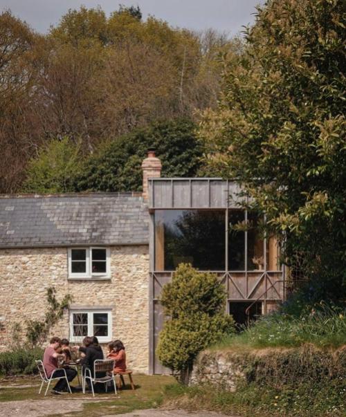 Великолепный пример, как можно обновить старое здание. 03