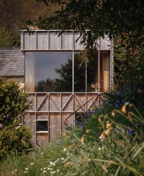 Великолепный пример, как можно обновить старое здание.