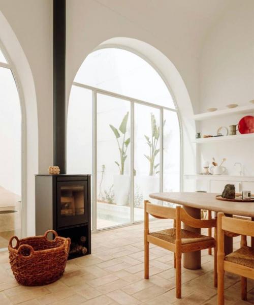 Вы не поверите, но изначально это строение не было домом. 05