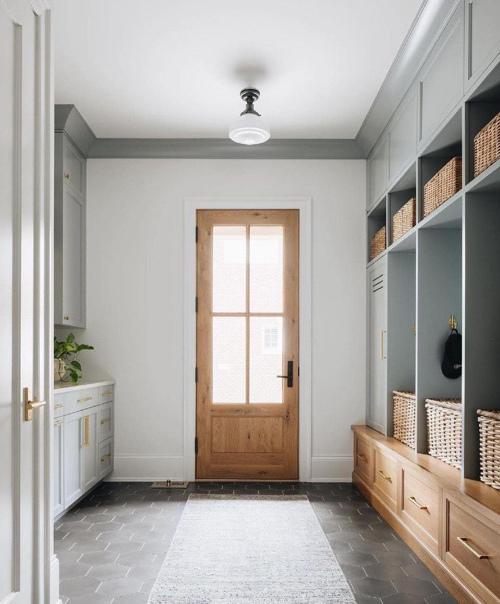 Вот такая прихожая. 01