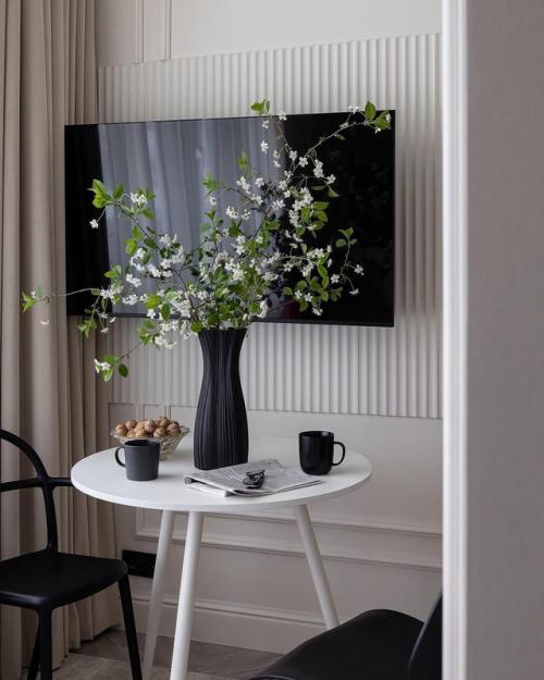 Стильная неоклассика.  Небольшая квартира в стиле неоклассики светлой и элегантной получилась. 06