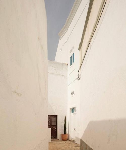 Вы не поверите, но изначально это строение не было домом. 06