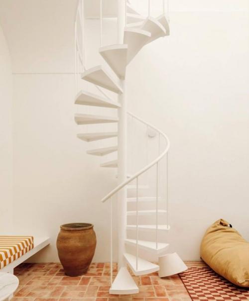 Вы не поверите, но изначально это строение не было домом. 01