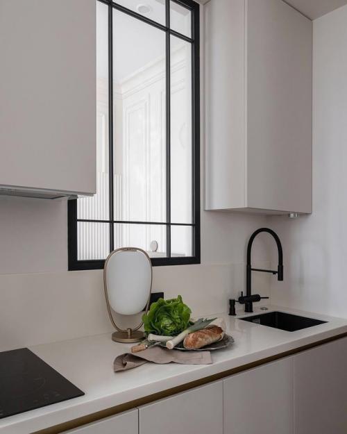 Стильная неоклассика.  Небольшая квартира в стиле неоклассики светлой и элегантной получилась. 08