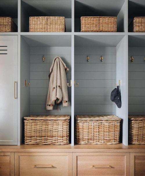 Вот такая прихожая. 03