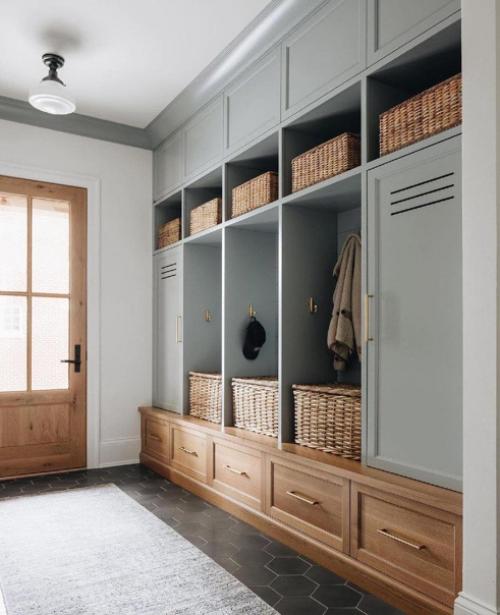 Вот такая прихожая.