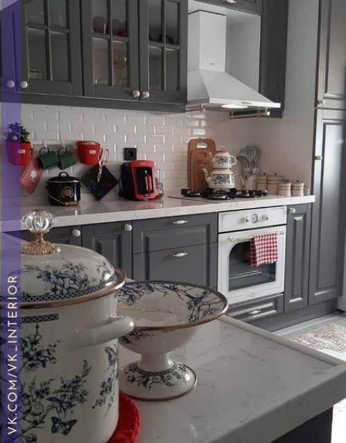 Отличная кухня.  А красные детали - это моя особая любовь. 05