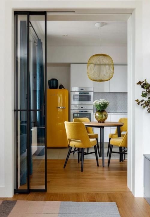 Крутые идеи, как можно оформить кухню в ярких цветах. 06