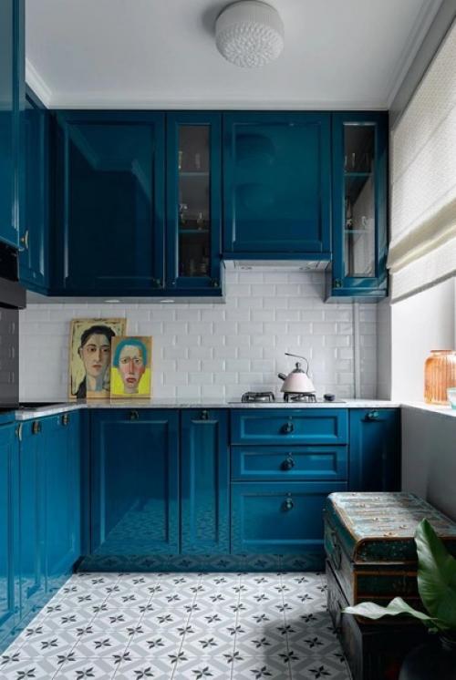 Крутые идеи, как можно оформить кухню в ярких цветах. 04