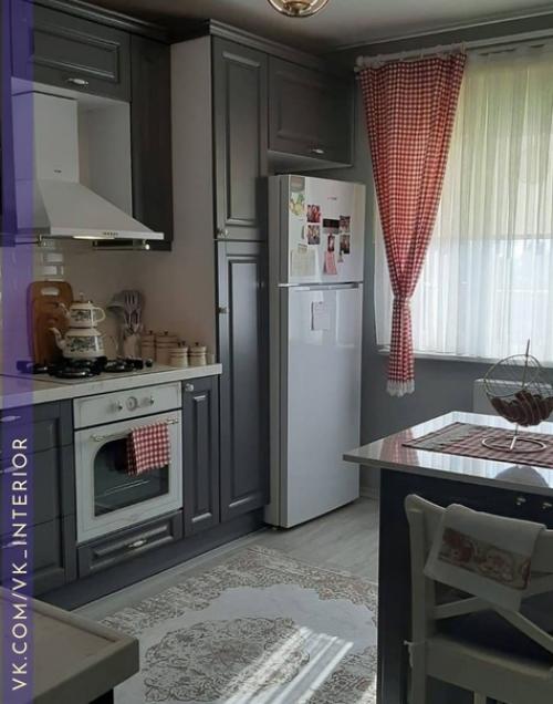 Отличная кухня.  А красные детали - это моя особая любовь. 01