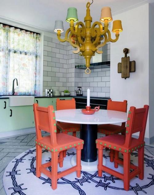 Крутые идеи, как можно оформить кухню в ярких цветах. 05