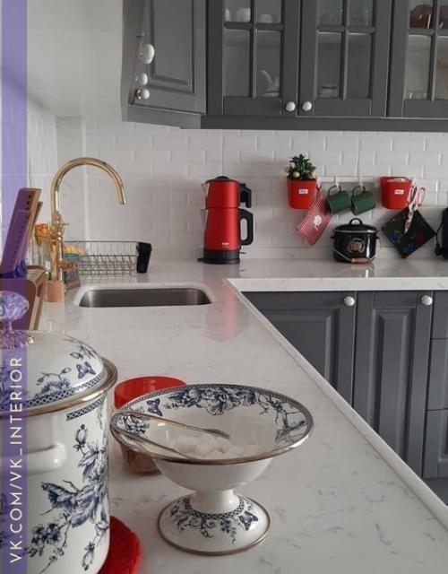 Отличная кухня.  А красные детали - это моя особая любовь. 03