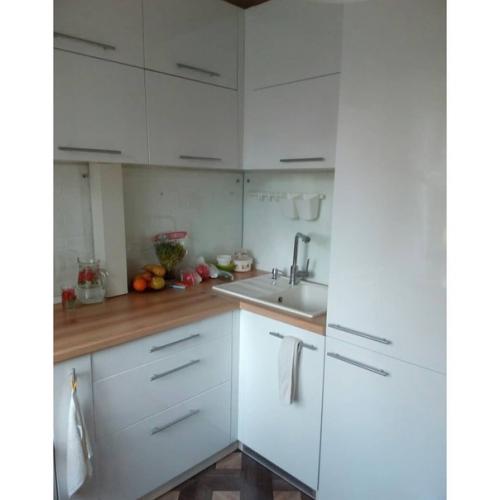 В хрущевской кухни очень тяжело что-то придумать. 02